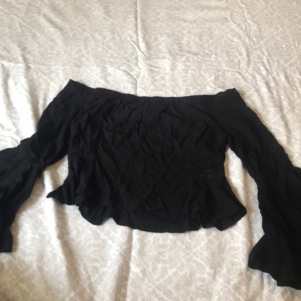 Off the shoulders cropped peplum top